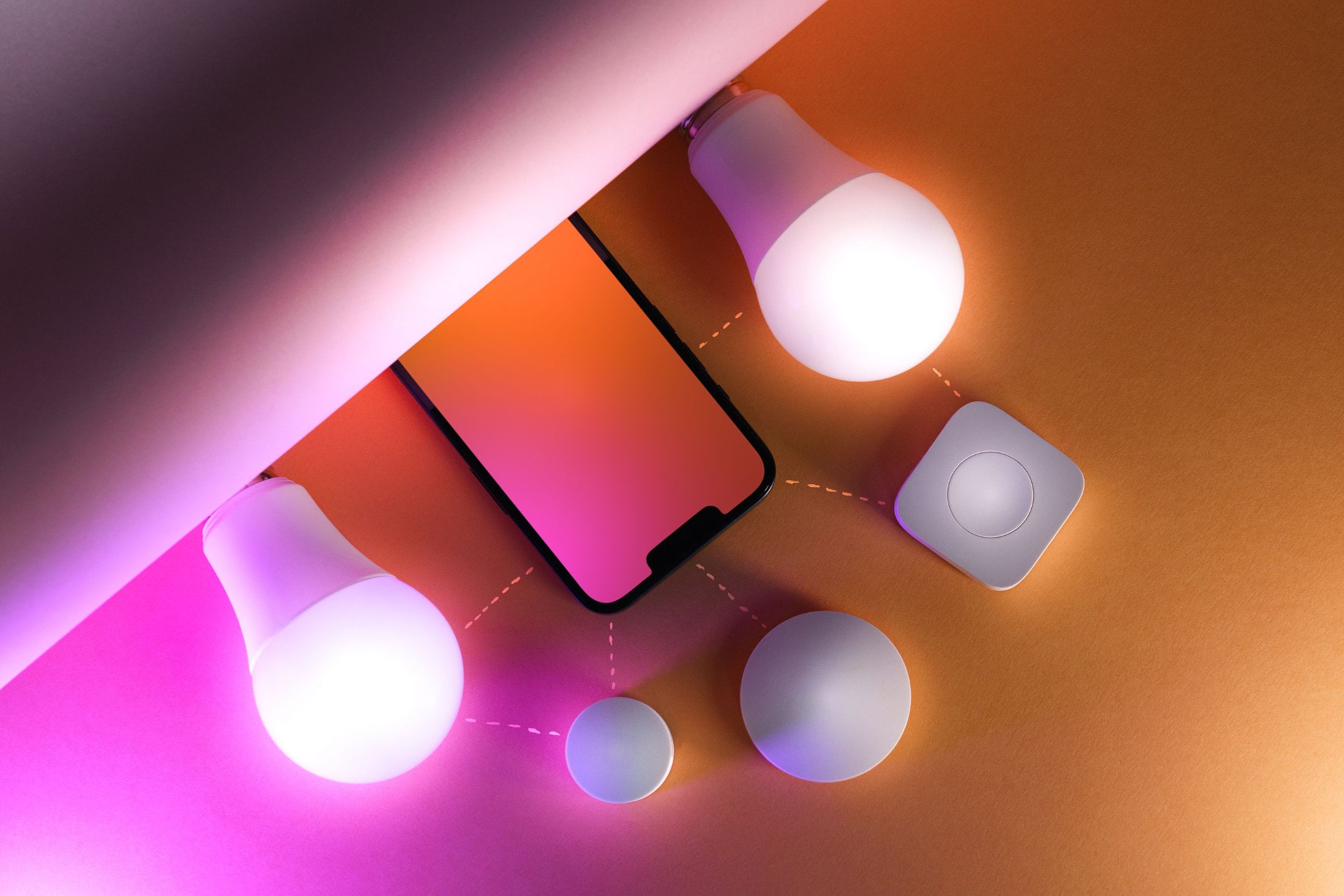 Illuminazione smart in una stanza di design